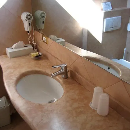 Hotel La Dolce Vita Cavaion Veronese Zimmer foto